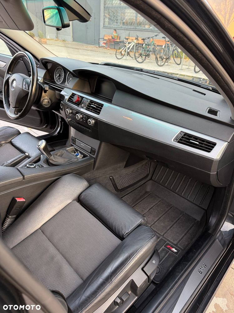 BMW Seria 5 525d - 14