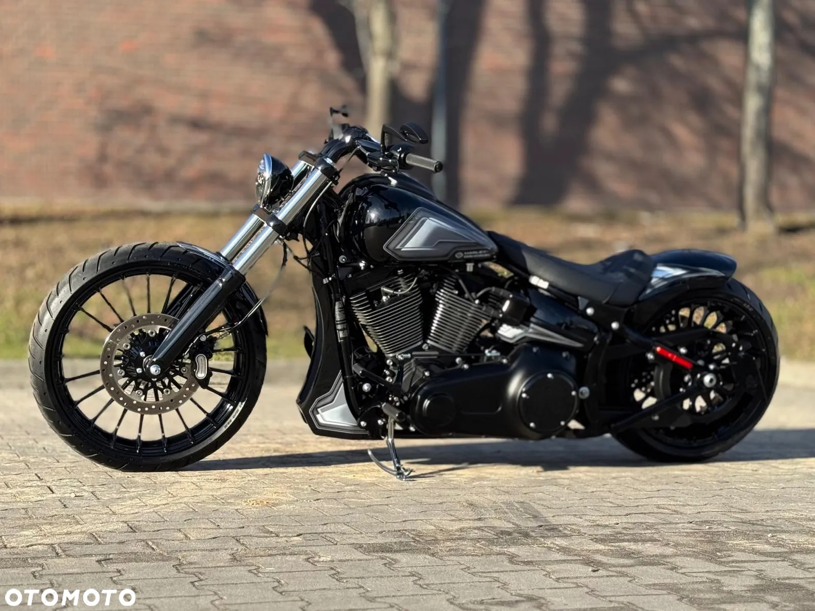 Harley-Davidson Softail Breakout - 26
