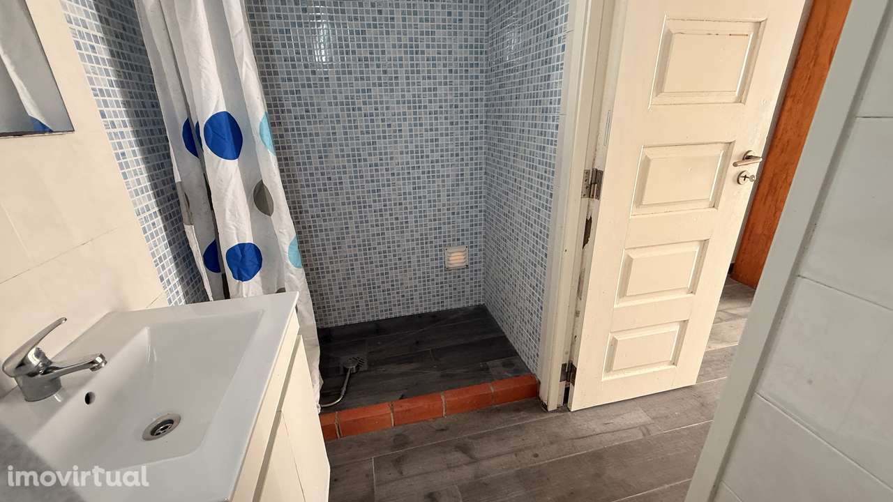 Moradia Térrea T4 no Cartaxo com Potencial de Duas Habitações - Grande imagem: 3/31