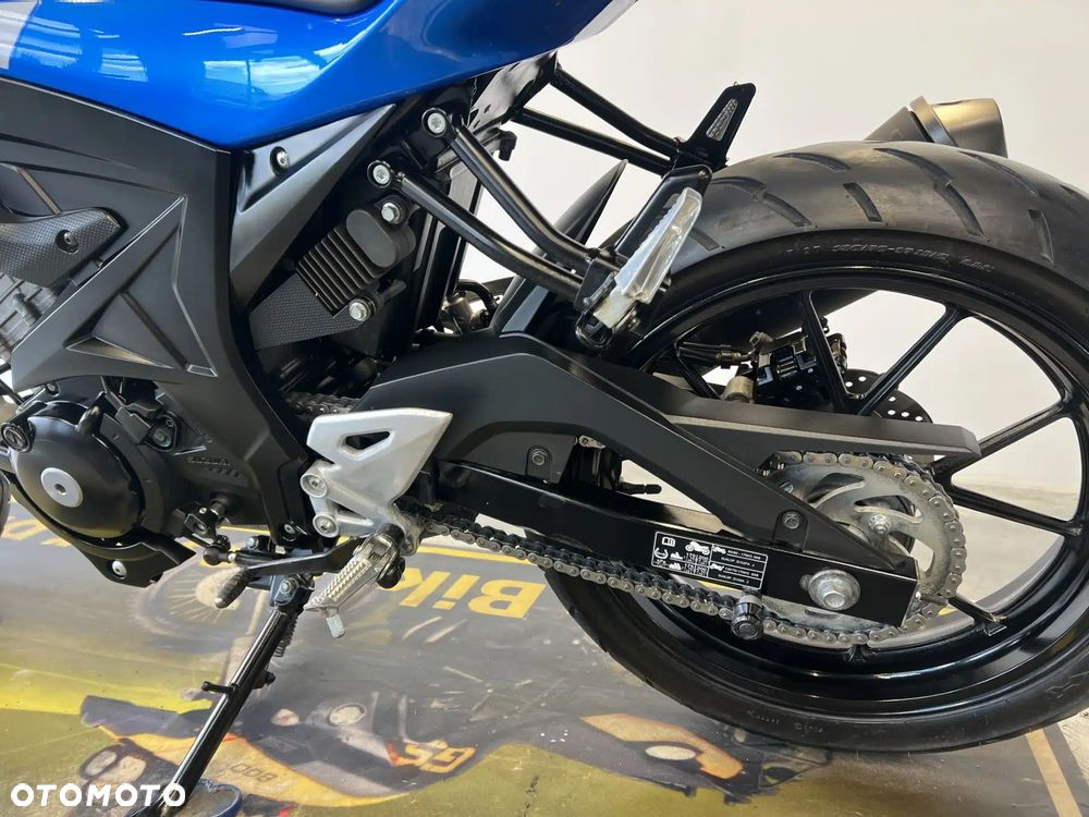 Suzuki GSX - 16