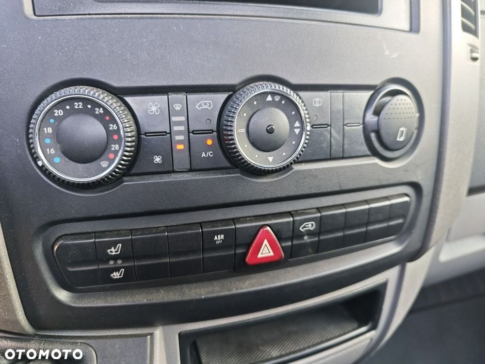 Mercedes-Benz Sprinter - 23