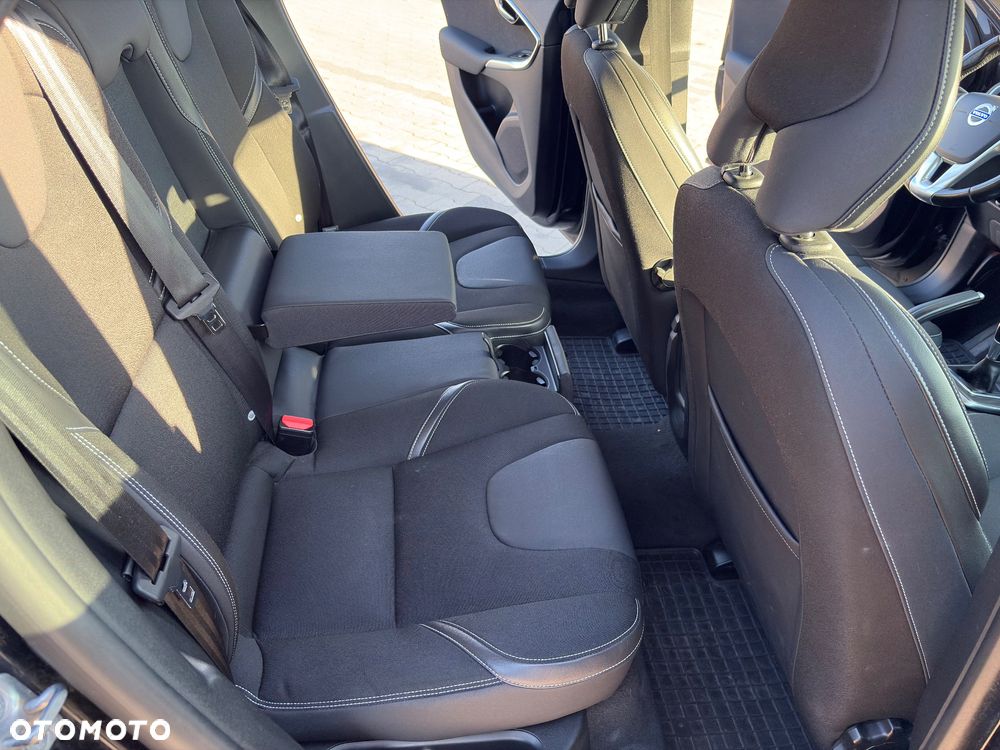 Volvo V40 D4 Momentum - 17
