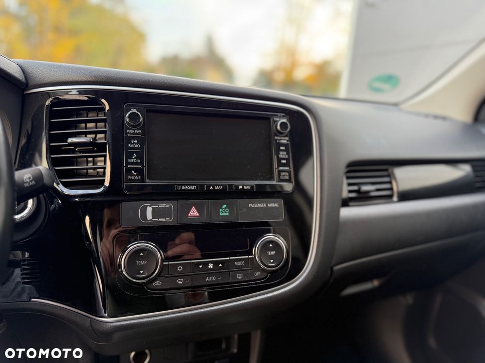 Mitsubishi Outlander PHEV Instyle NAVI + - 37