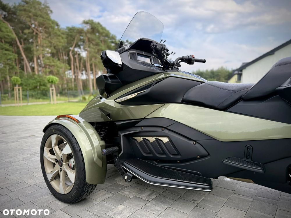 Can-Am Spyder - 19