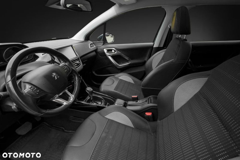 Peugeot 2008 PureTech 110 GPF Stop&Start EAT6 Allure - 12