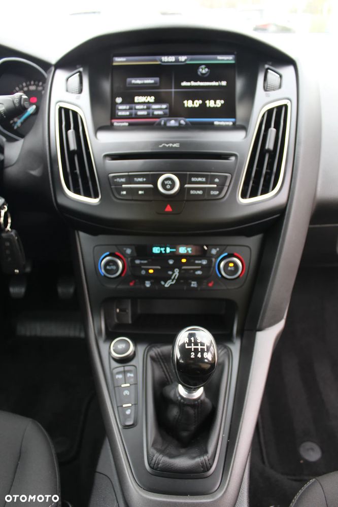 Ford Focus 1.0 EcoBoost Titanium - 27