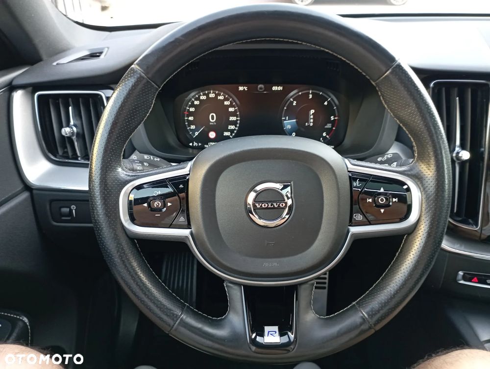 Volvo XC 60 D5 AWD R-Design - 13