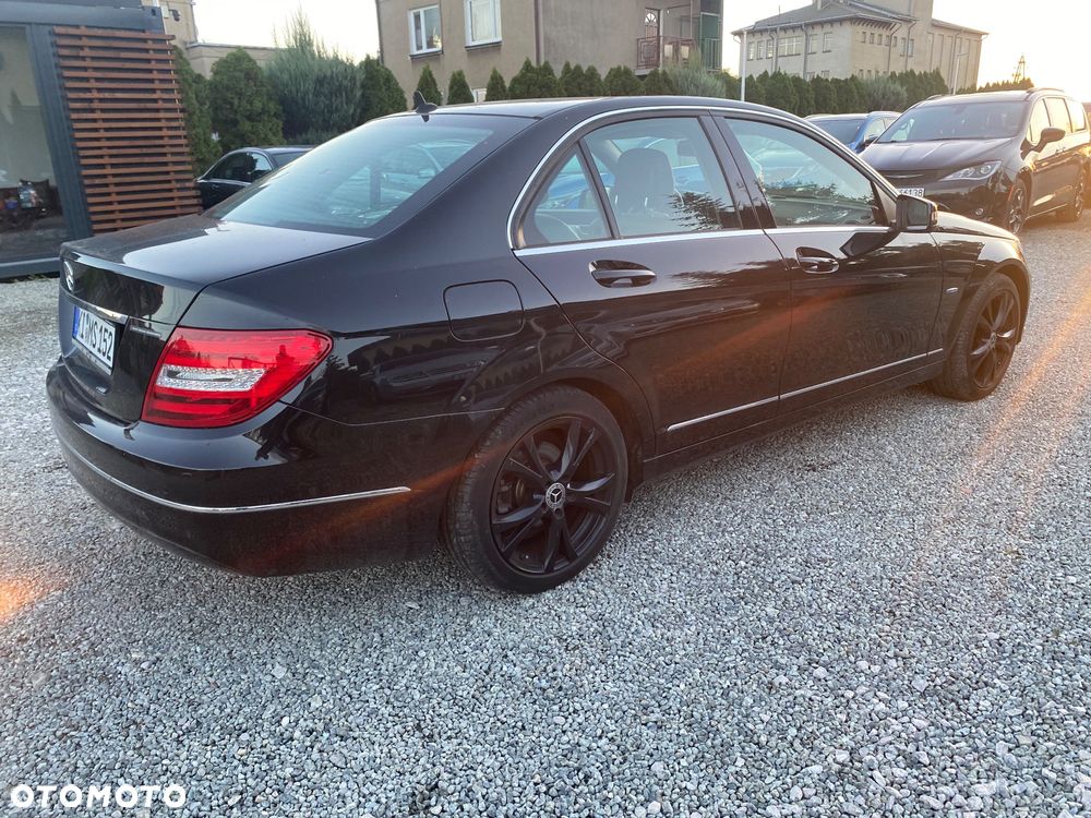 Mercedes-Benz Klasa C 180 CGI Automatik BlueEFFICIENCY Avantgarde - 40