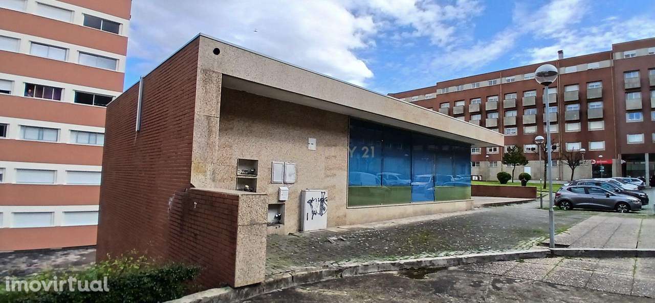 Loja Espaçosa em Barcelos - Excelente Localização e Luz Natural - Grande imagem: 3/13