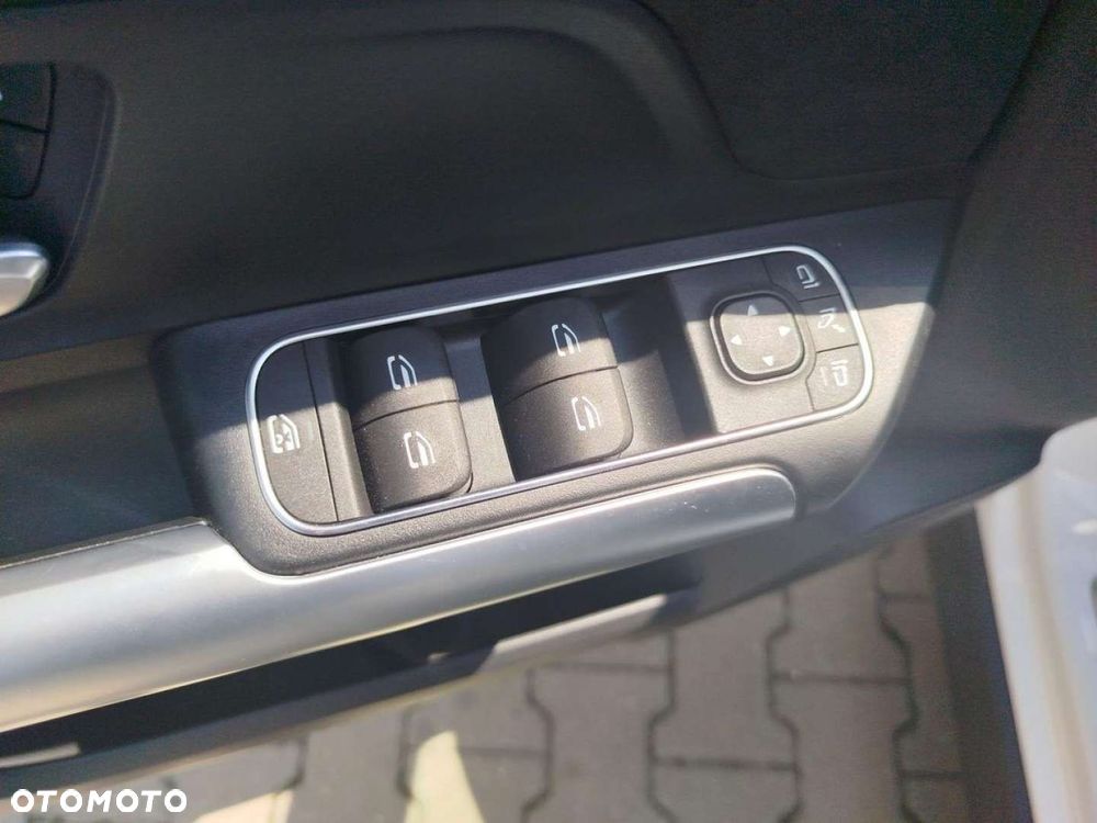 Mercedes-Benz GLA - 14