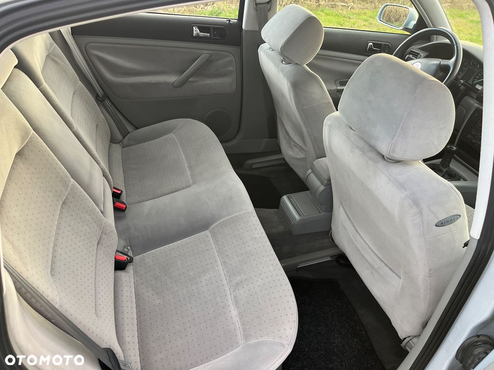 Volkswagen Passat 1.8T Comfortline - 21