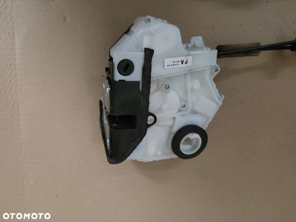 MAZDA III 3 BP 20- ZAMEK DRZWI PRAWY TYŁ 6-PIN - 6