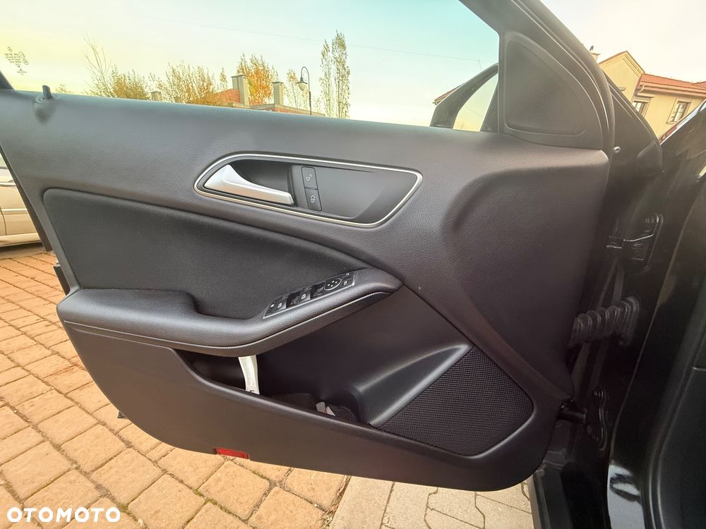 Mercedes-Benz GLA 180 - 14