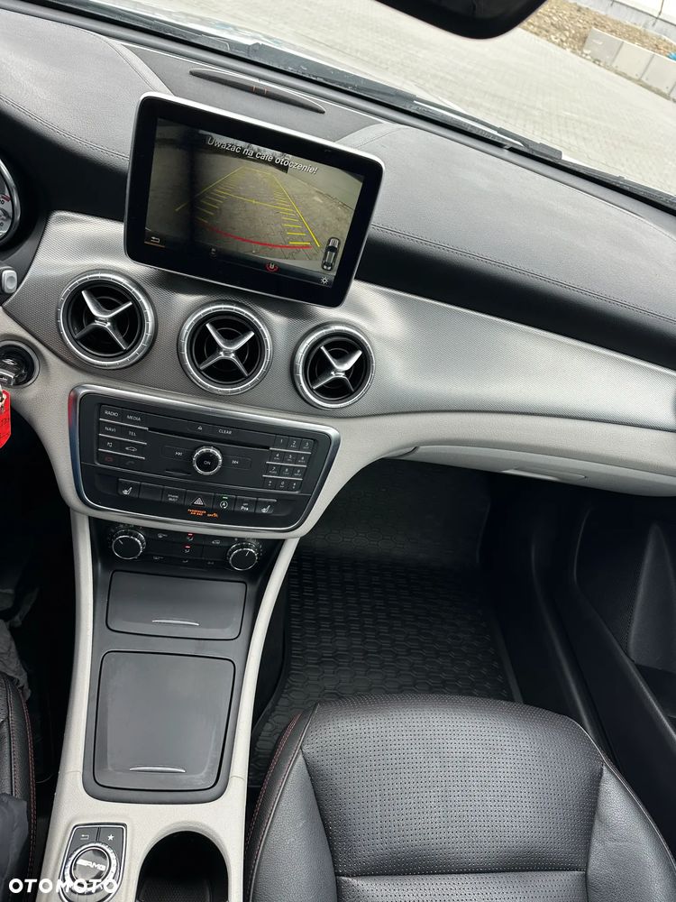 Mercedes-Benz CLA 200 7G-DCT Peak Edition - 17