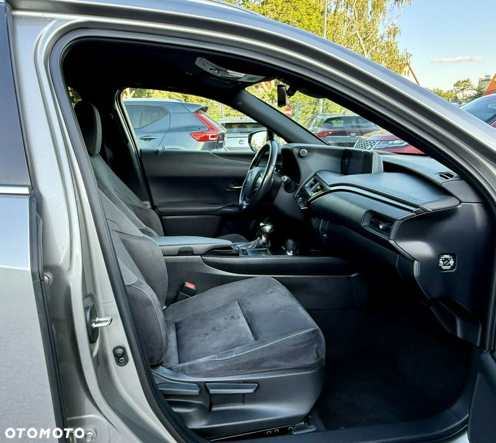 Lexus UX - 13