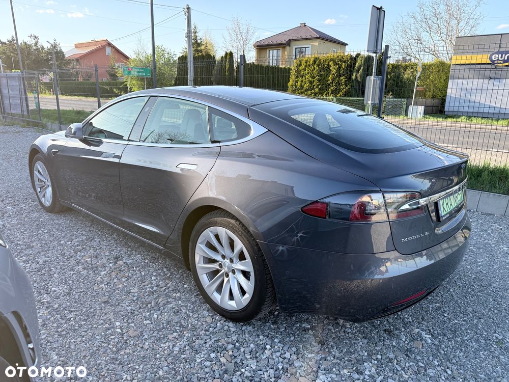 Tesla Model S - 8