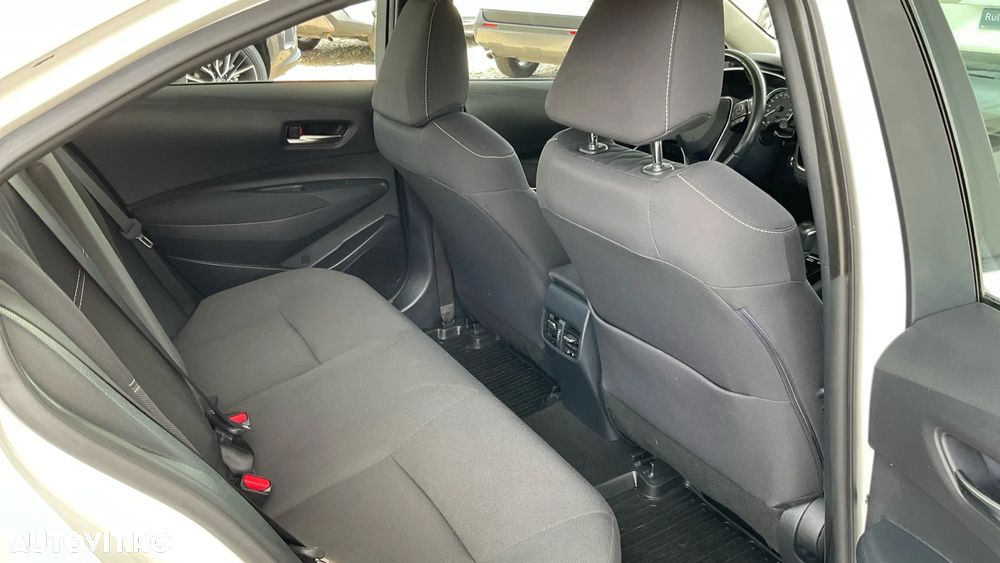 Toyota Corolla 1.8 HSD Business - 36