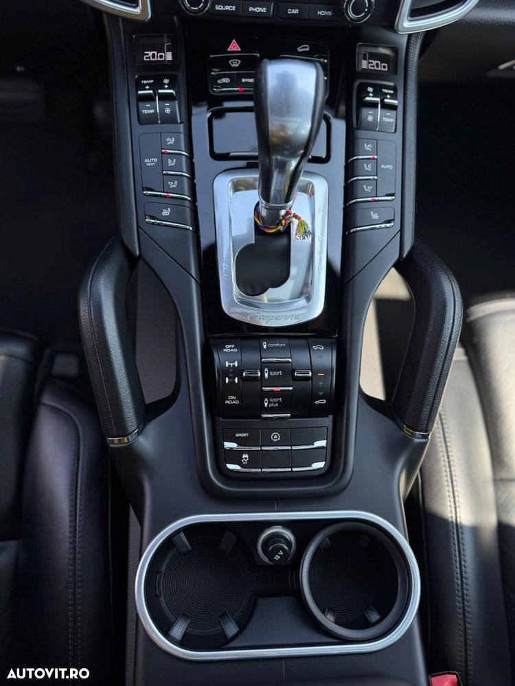 Porsche Cayenne Platinum Edition - 9