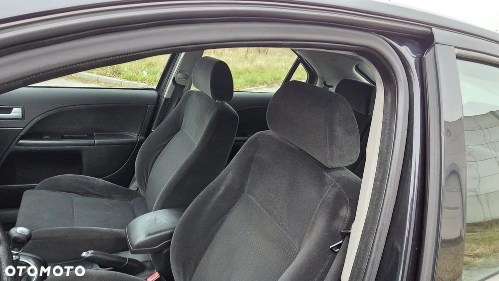 Ford Mondeo 1.8 Ghia - 10