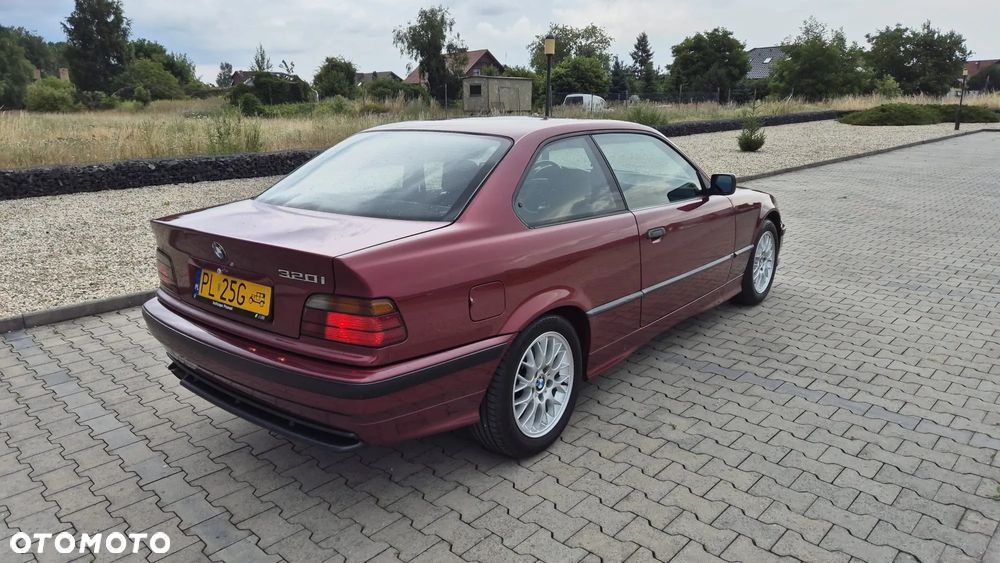 BMW Seria 3 320i Cabriolet - 8