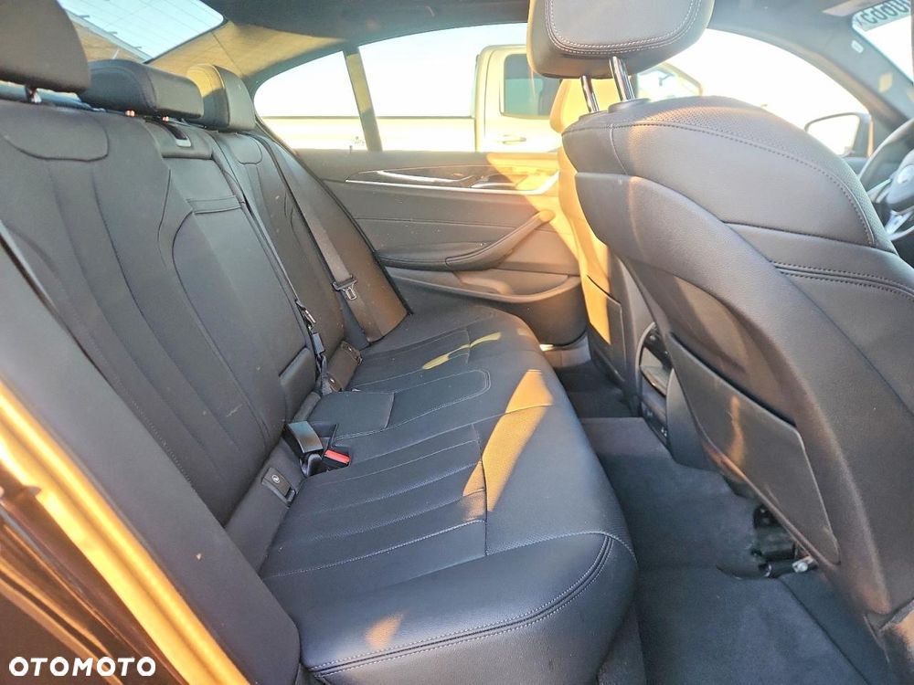 BMW Seria 5 530i GPF Luxury Line sport - 11