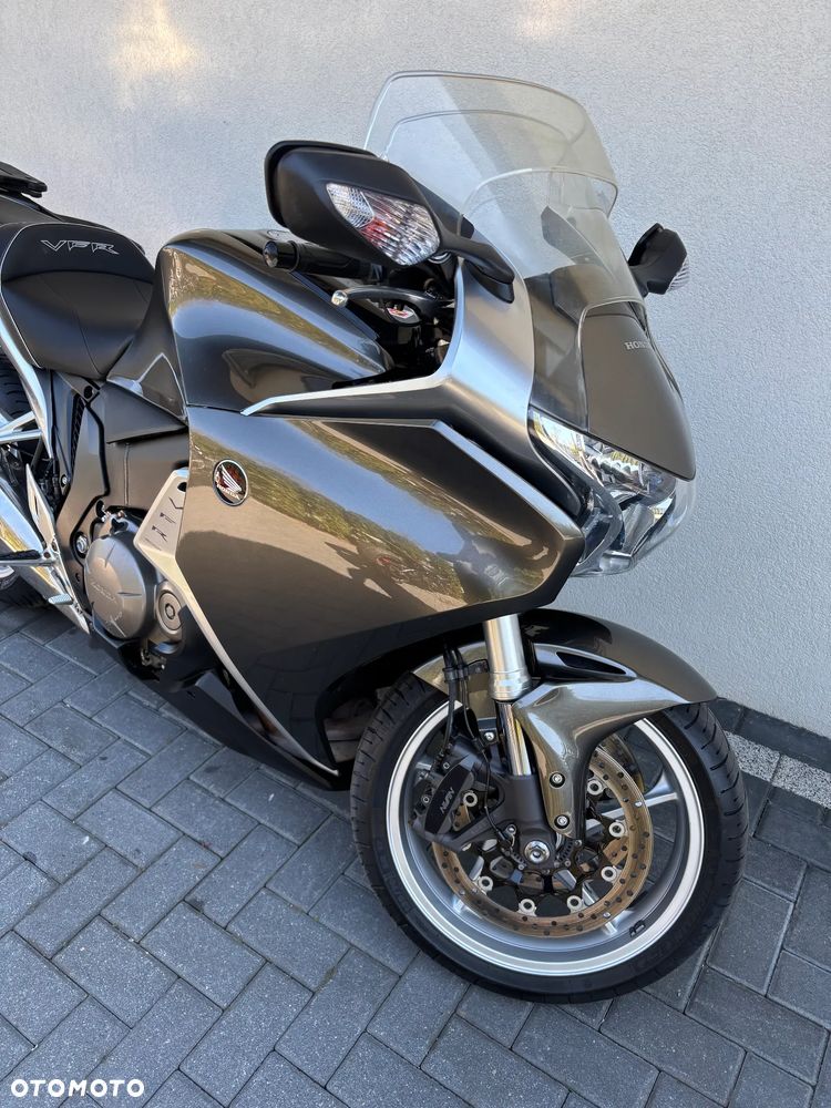 Honda VFR - 10