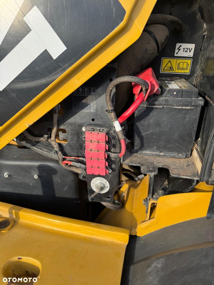 Caterpillar 906M - 9
