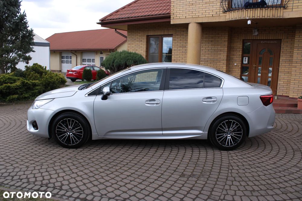 Toyota Avensis 1.6 Active - 6
