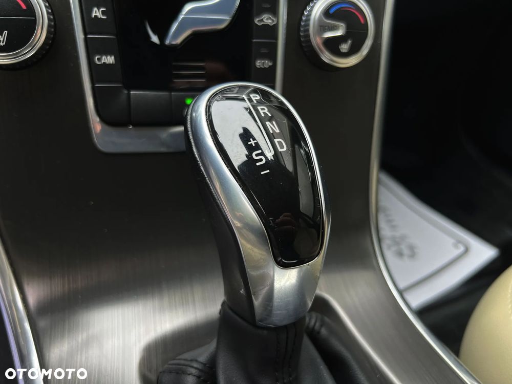 Volvo XC 60 D3 Geartronic Momentum - 32