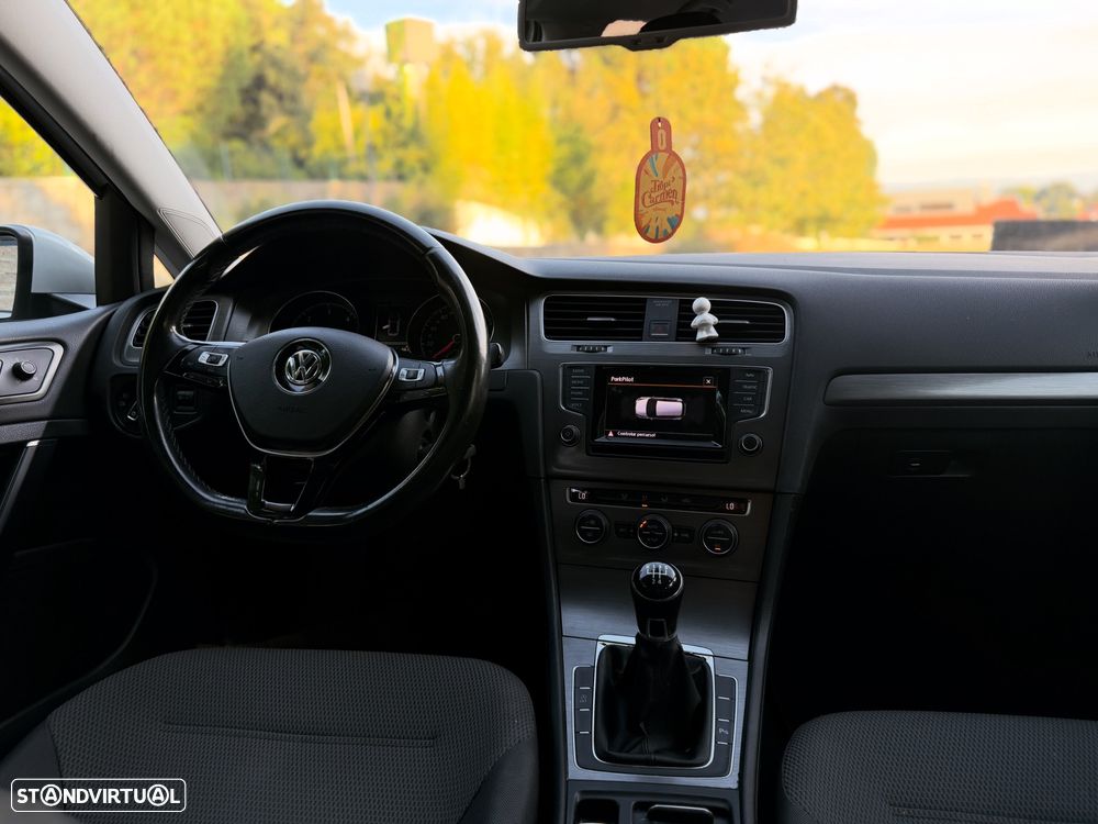 VW Golf 1.6 TDi DPF Highline - 16