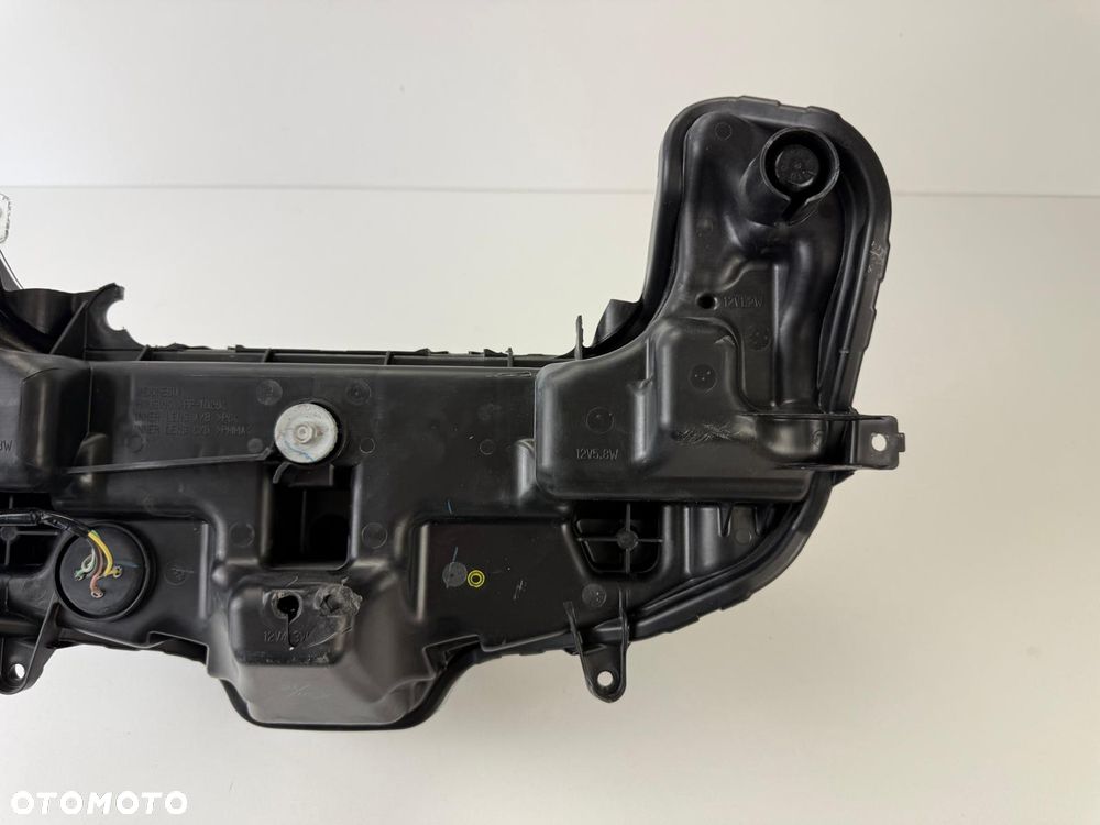 Przednia lampa reflektor Yamaha X-Max 125 2023+ - 12