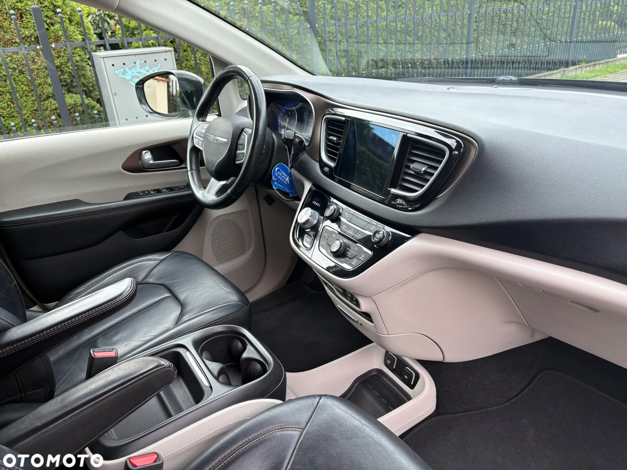 Chrysler Pacifica - 19