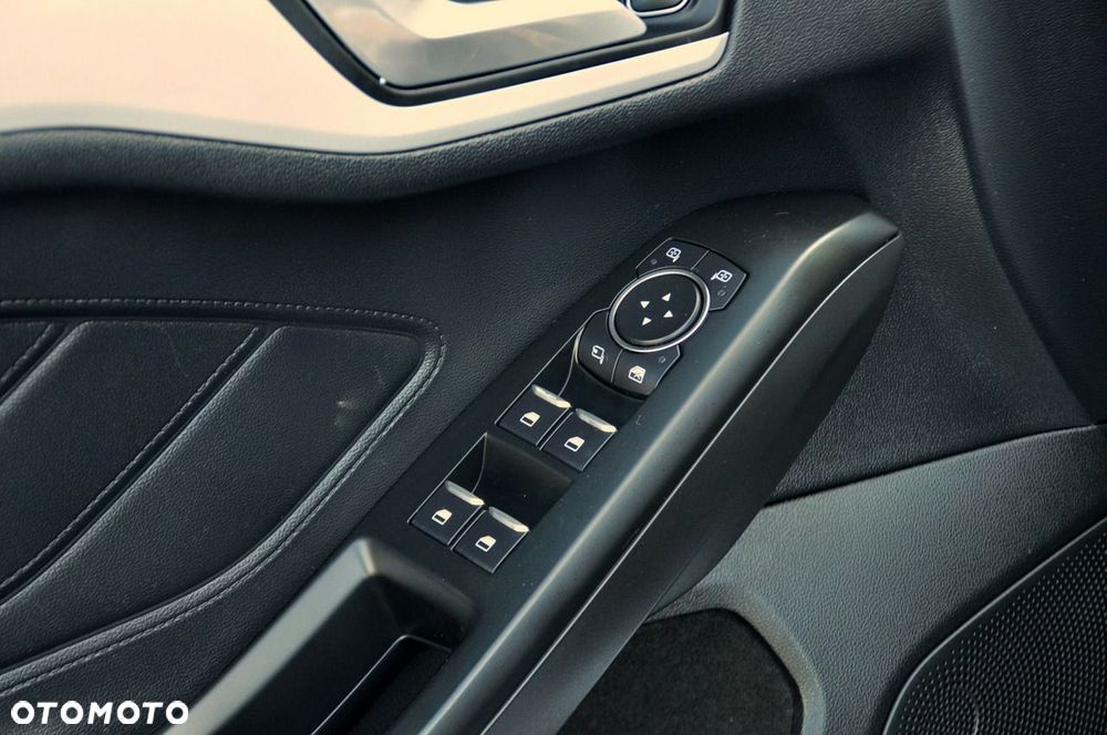 Ford Focus - 36