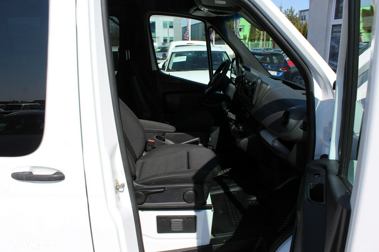 Mercedes-Benz Sprinter - 12