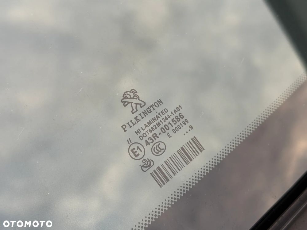 Peugeot 208 - 37
