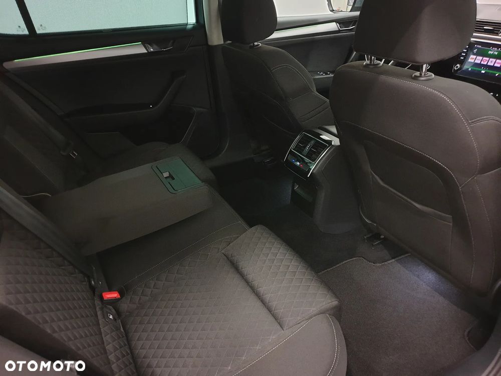 Skoda Superb 2.0 TDI Sportline - 28
