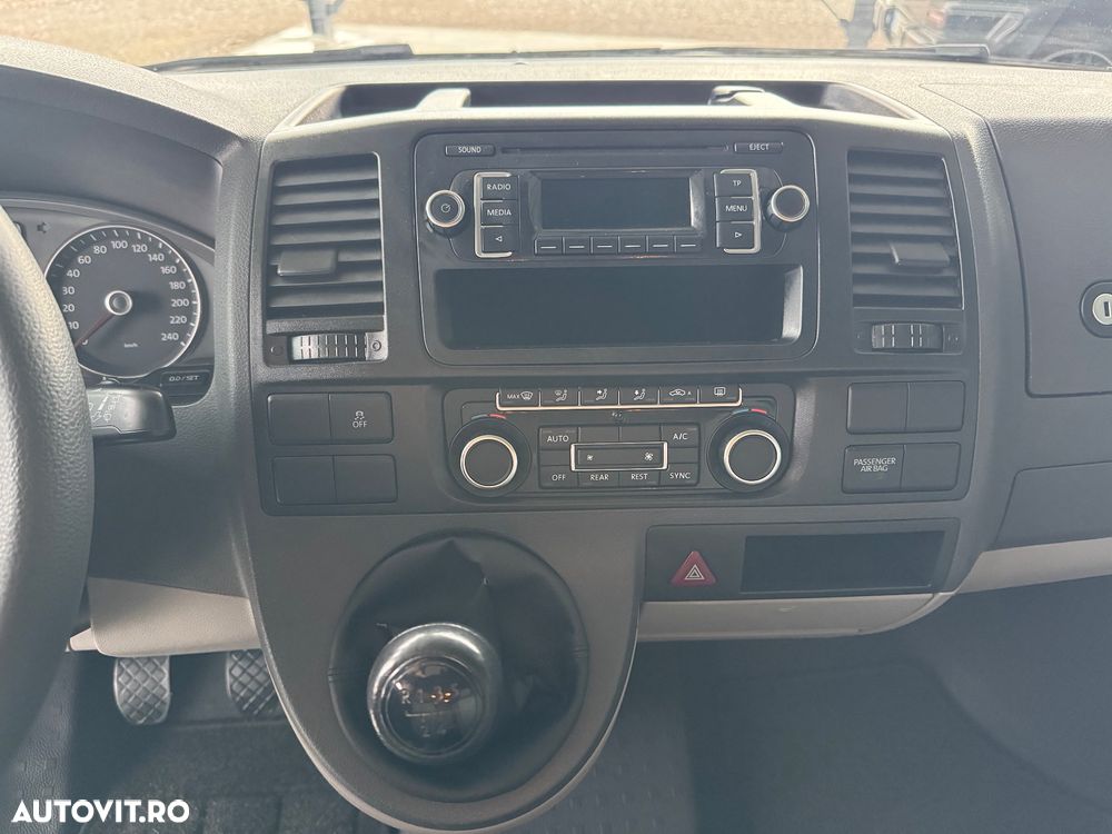 Volkswagen Caravelle - 15