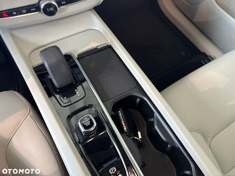 Volvo XC 60 B4 D Momentum Pro - 17