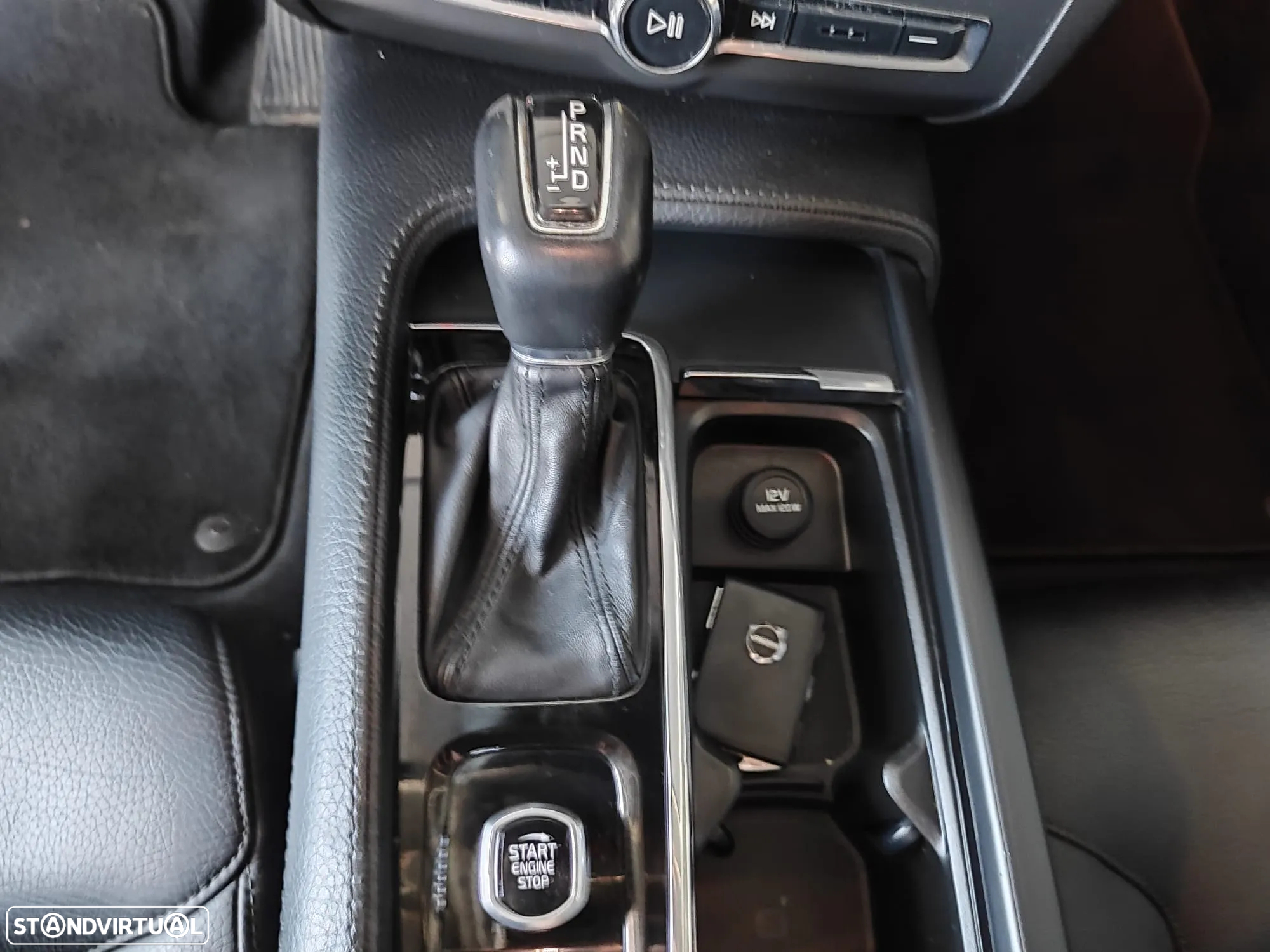 Volvo V90 2.0 D4 Momentum Geartronic - 32
