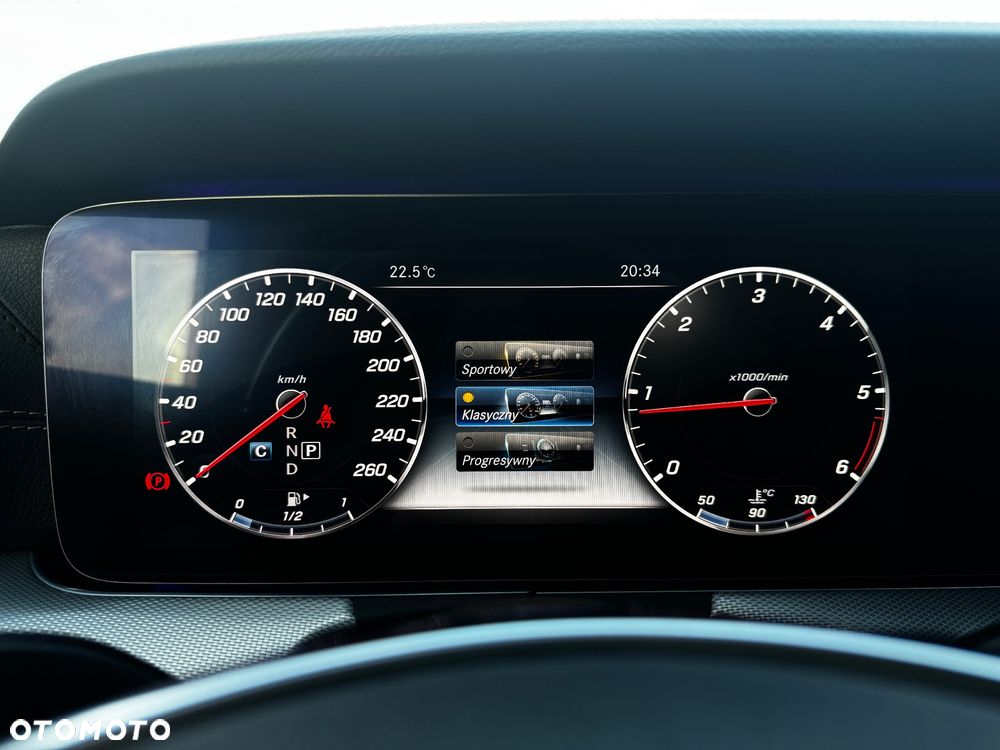 Mercedes-Benz Klasa E 220 d 4-Matic 9G-TRONIC - 24