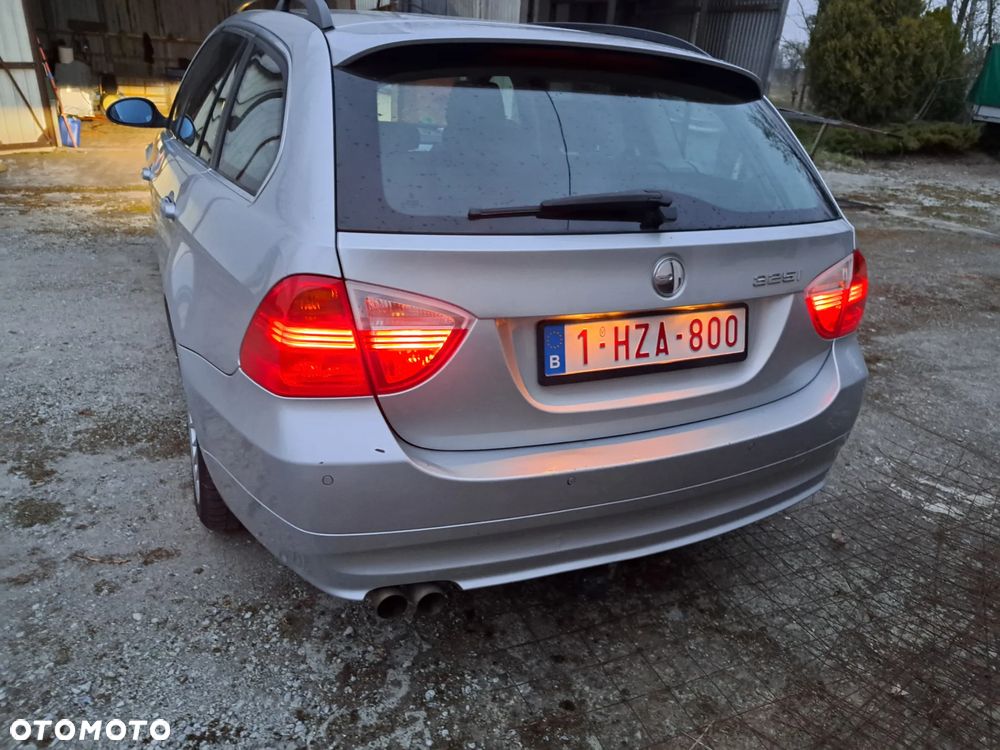 BMW Seria 3 325i - 7