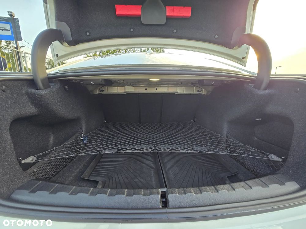 BMW Seria 3 318i Sport Line - 10