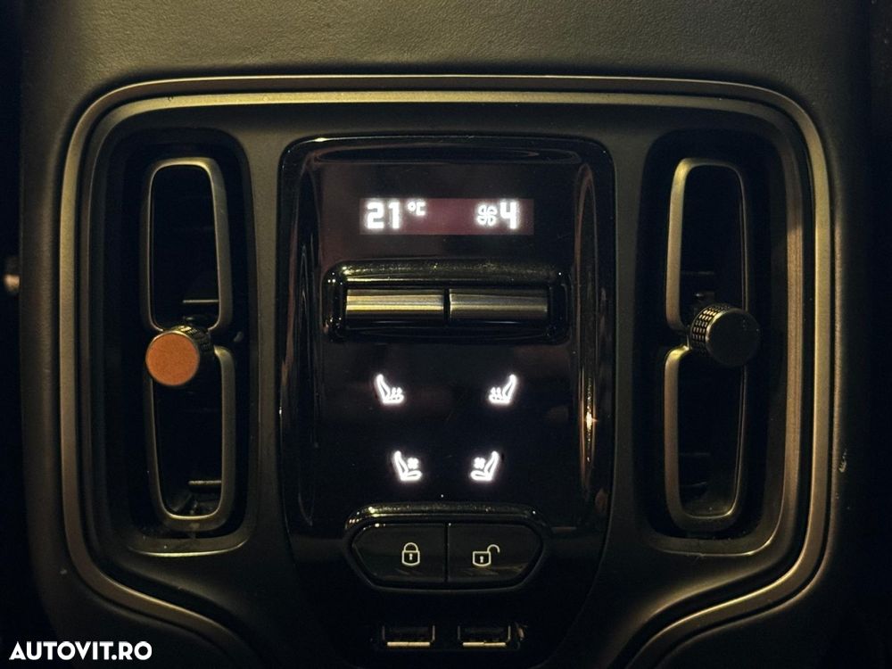 Aston Martin DBX - 20