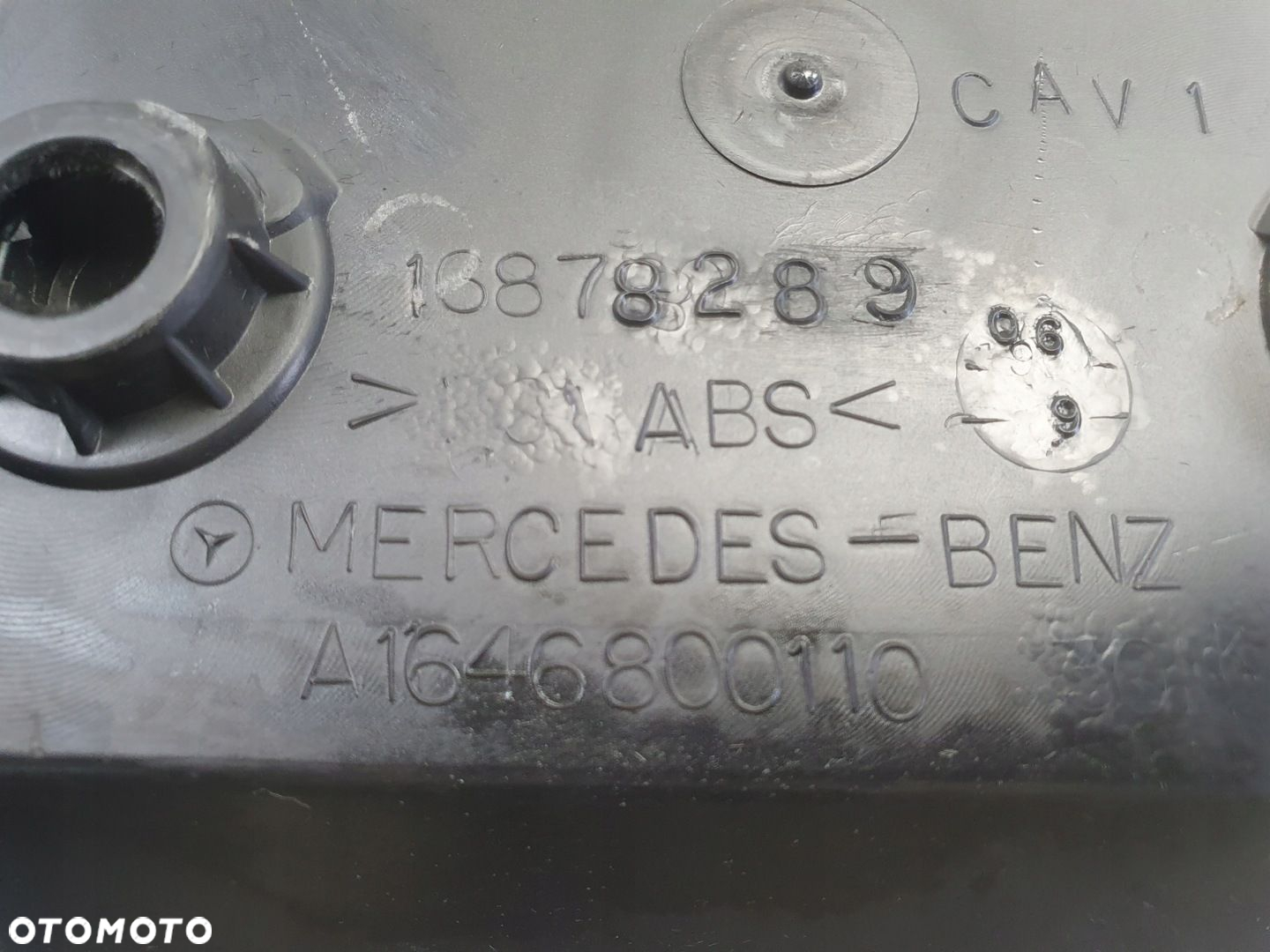 Mercedes ML W164 WKŁAD SCHOWKA A1646800110 - 9