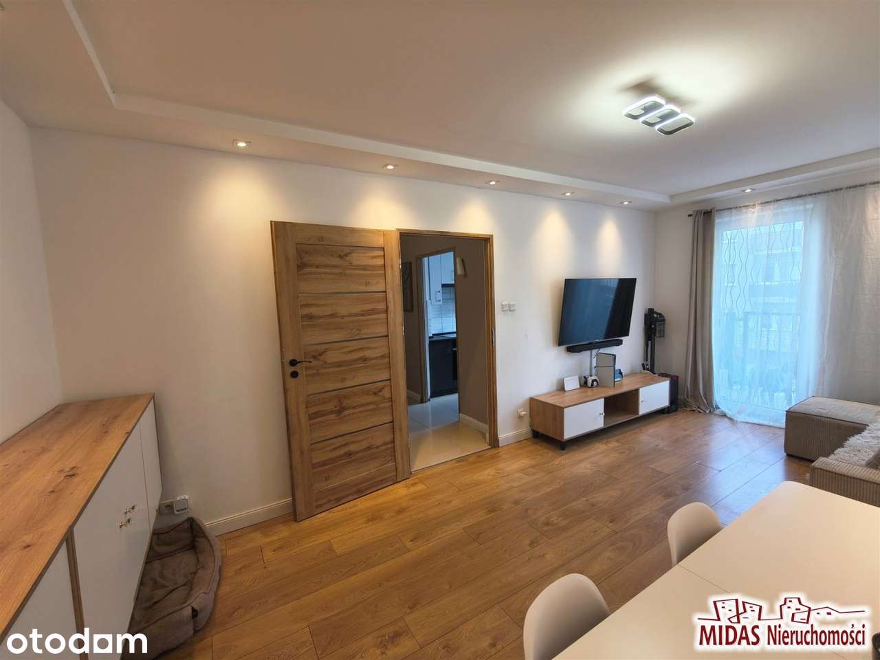 45,50m2, 2 pokoje, balkon, 1 piętro, Oś.Zamknięte