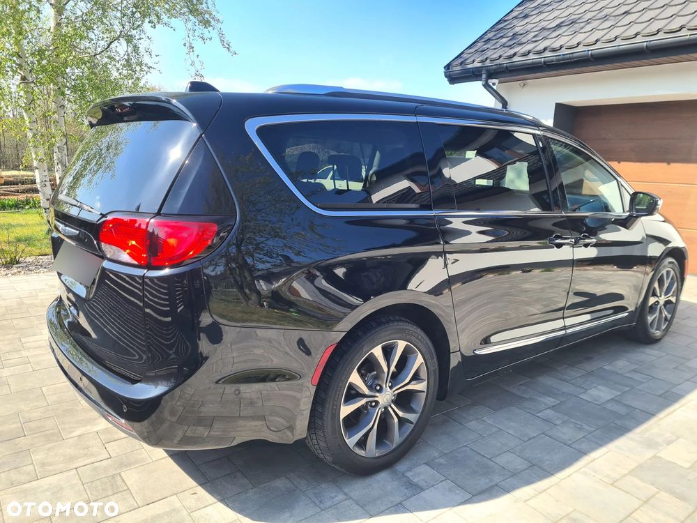 Chrysler Pacifica - 3