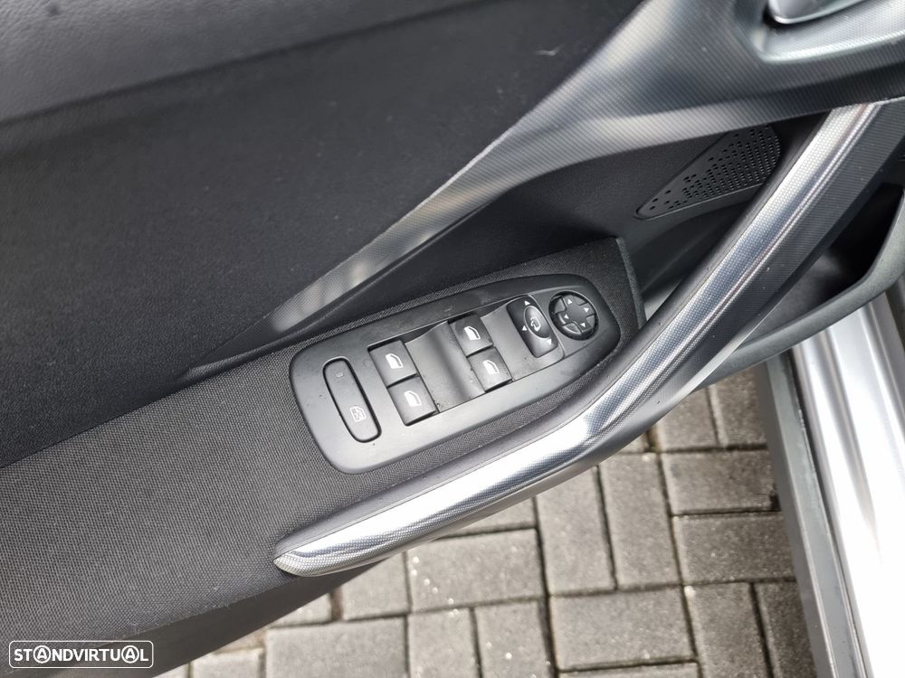 Peugeot 2008 1.2 PureTech Allure - 21