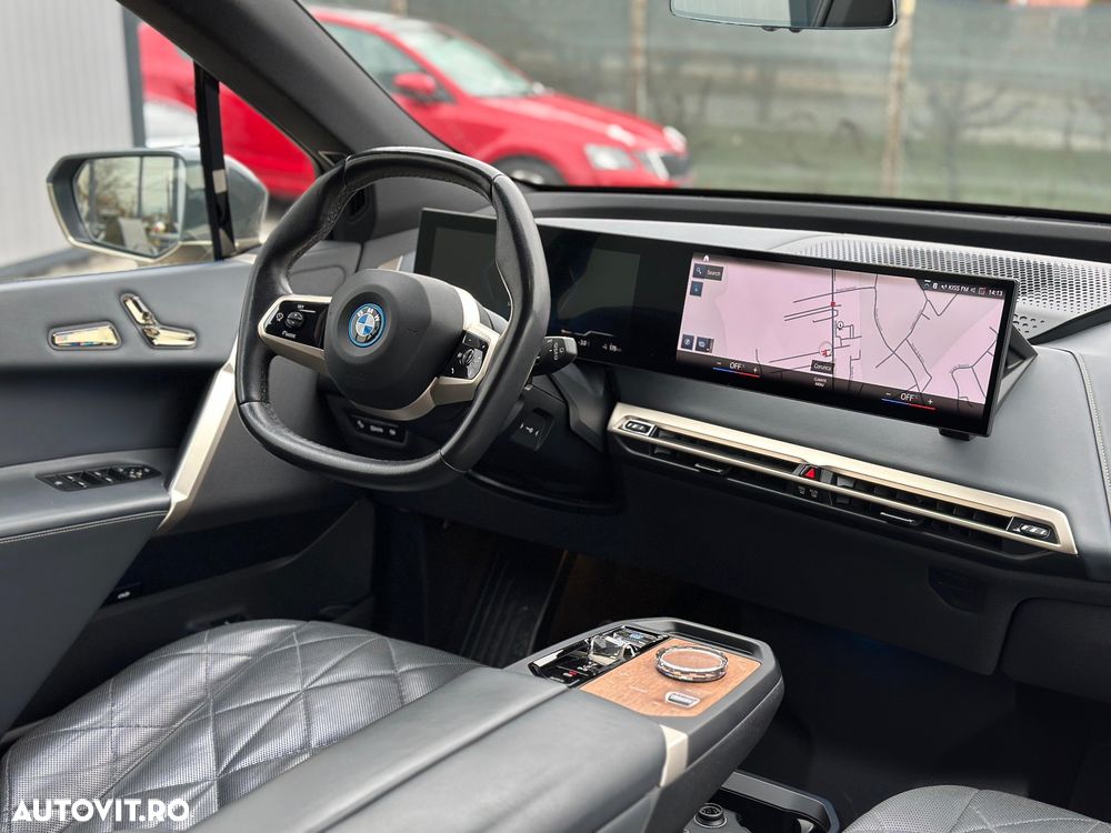 BMW iX - 4