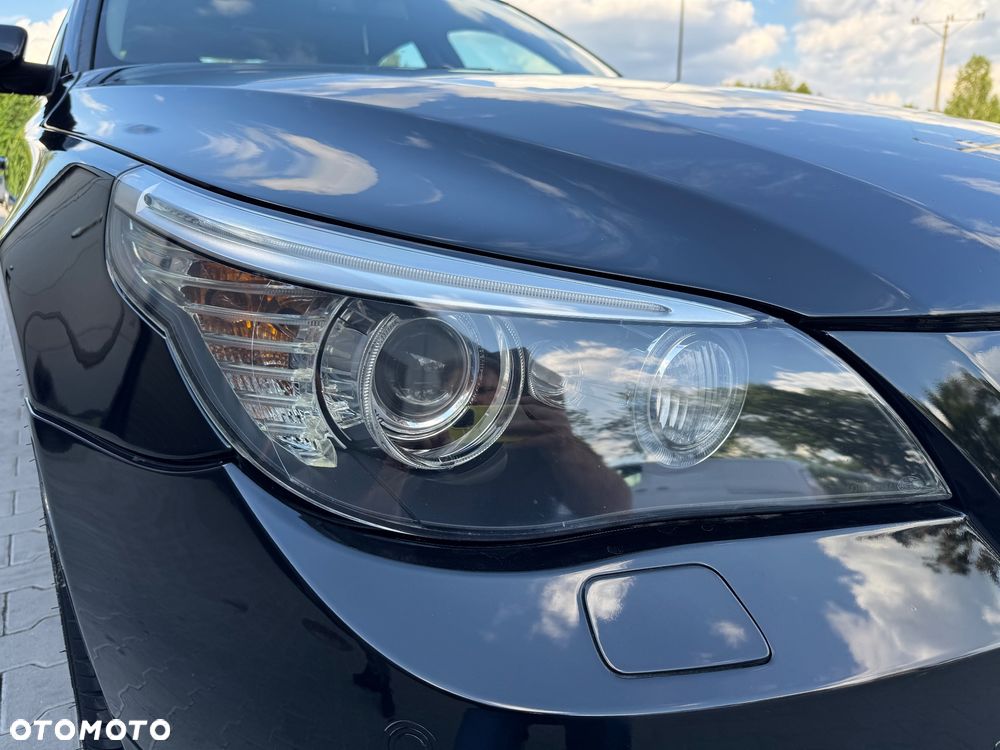 BMW Seria 5 550i Sport-Aut - 15