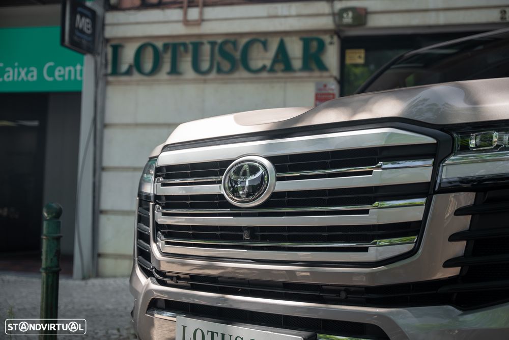 Toyota Land Cruiser - 42